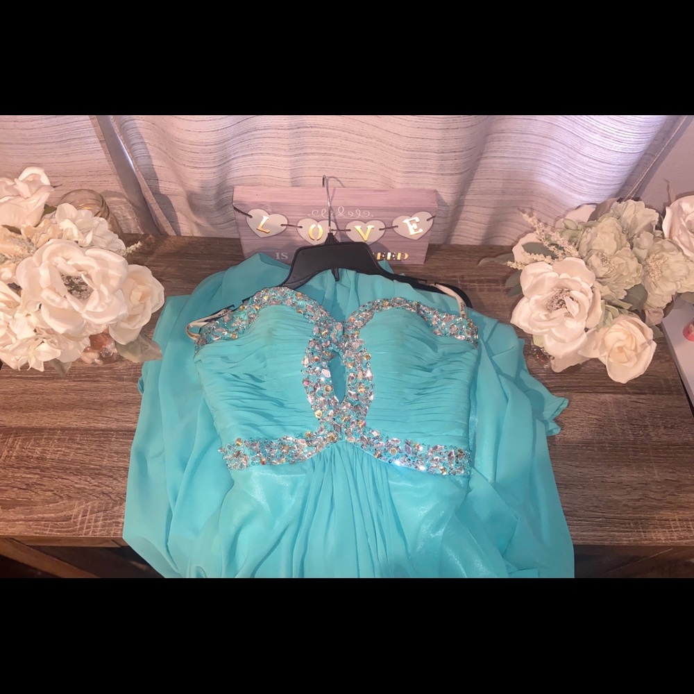 Gorgeous turquoise embellished dress✨
